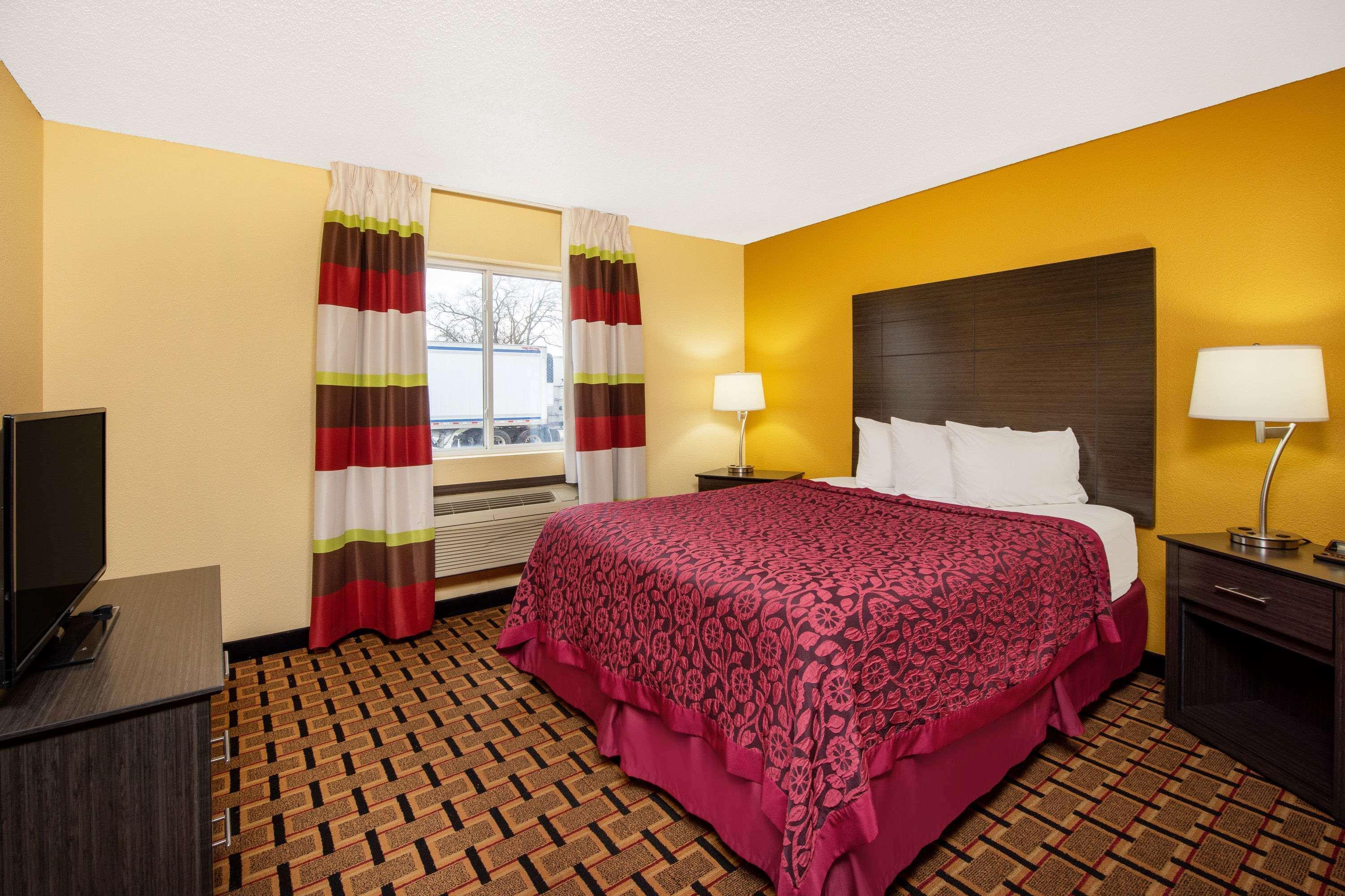 Days Inn By Wyndham Carthage Eksteriør bilde