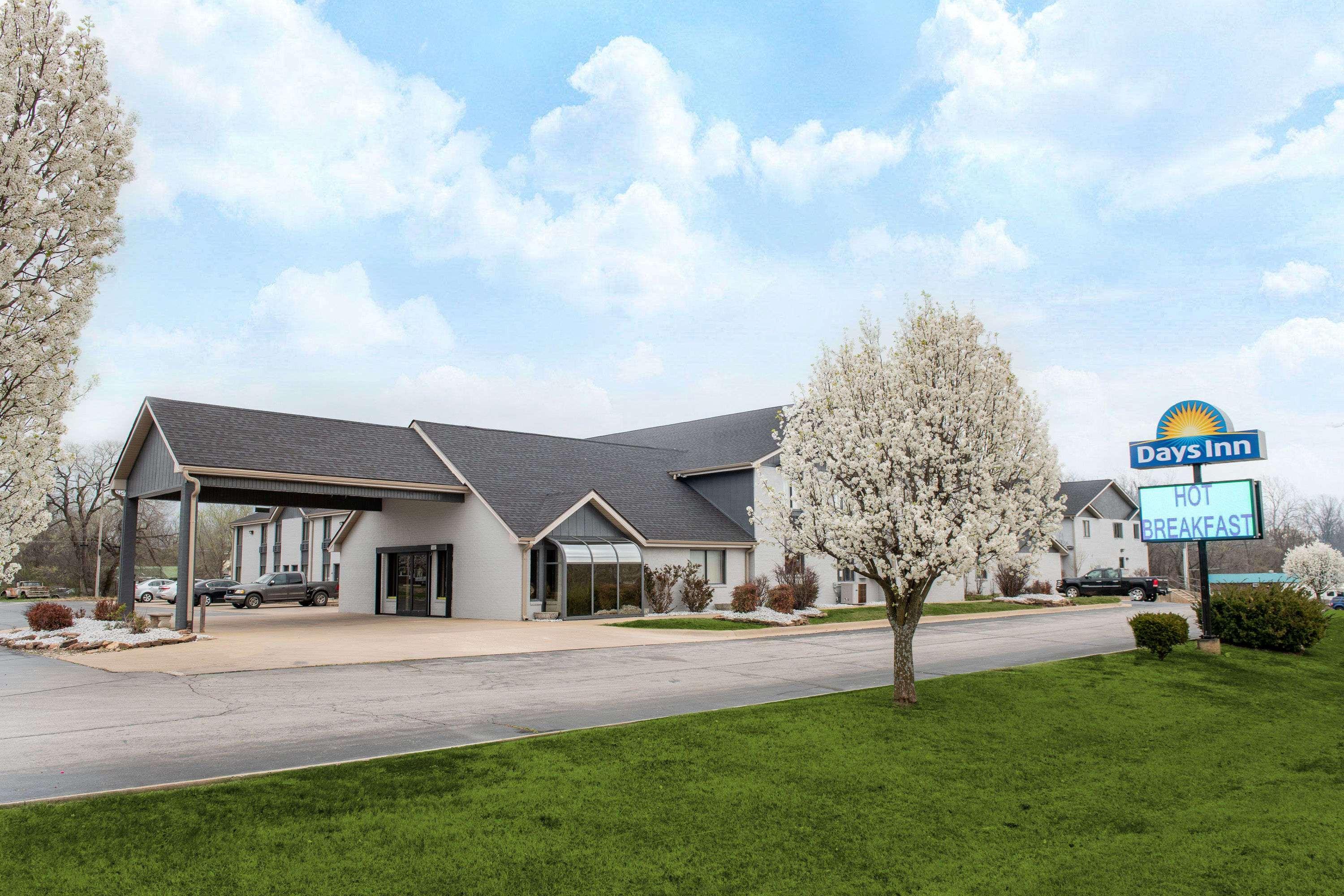 Days Inn By Wyndham Carthage Eksteriør bilde