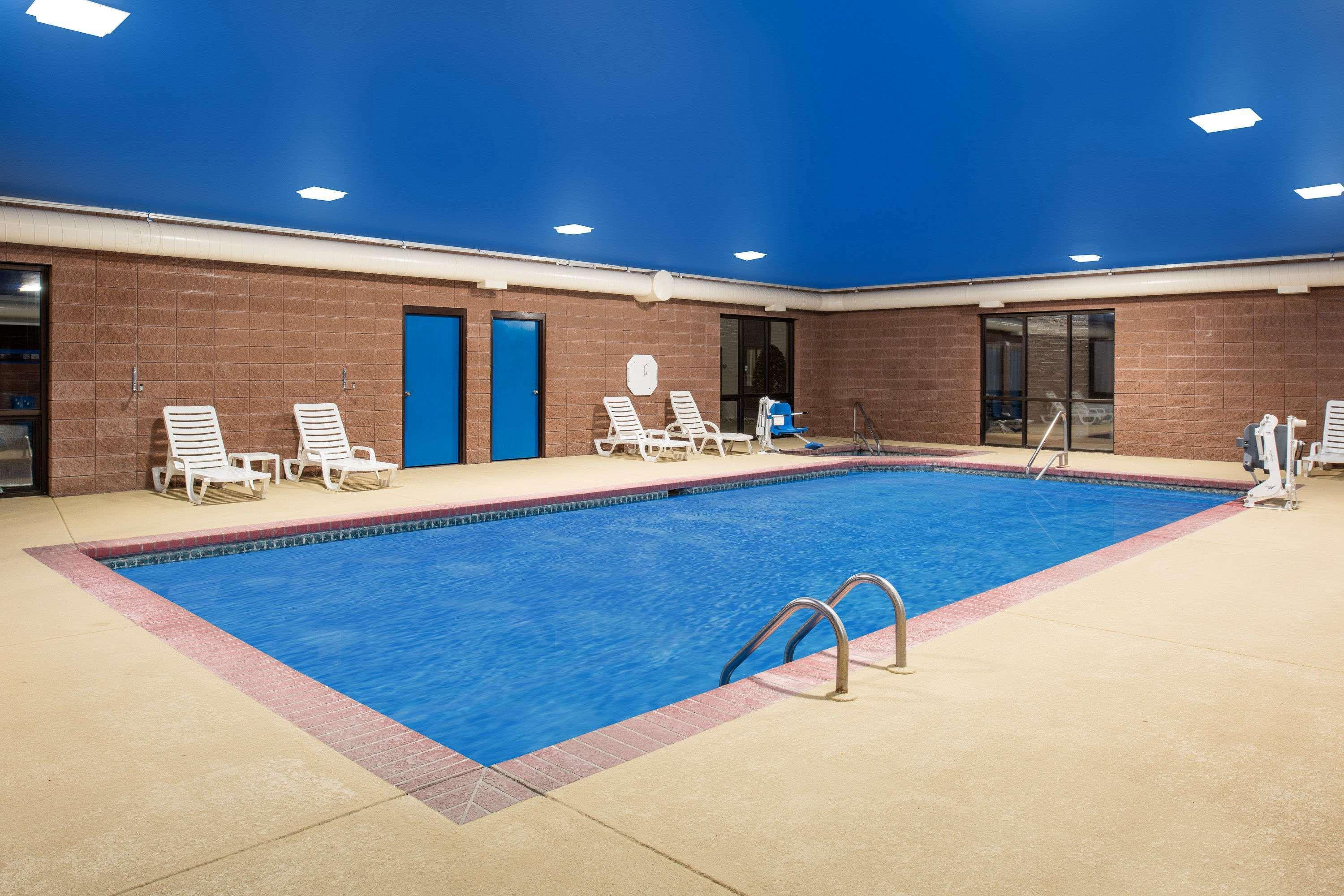 Days Inn By Wyndham Carthage Eksteriør bilde