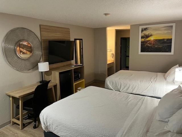 Days Inn By Wyndham Carthage Eksteriør bilde